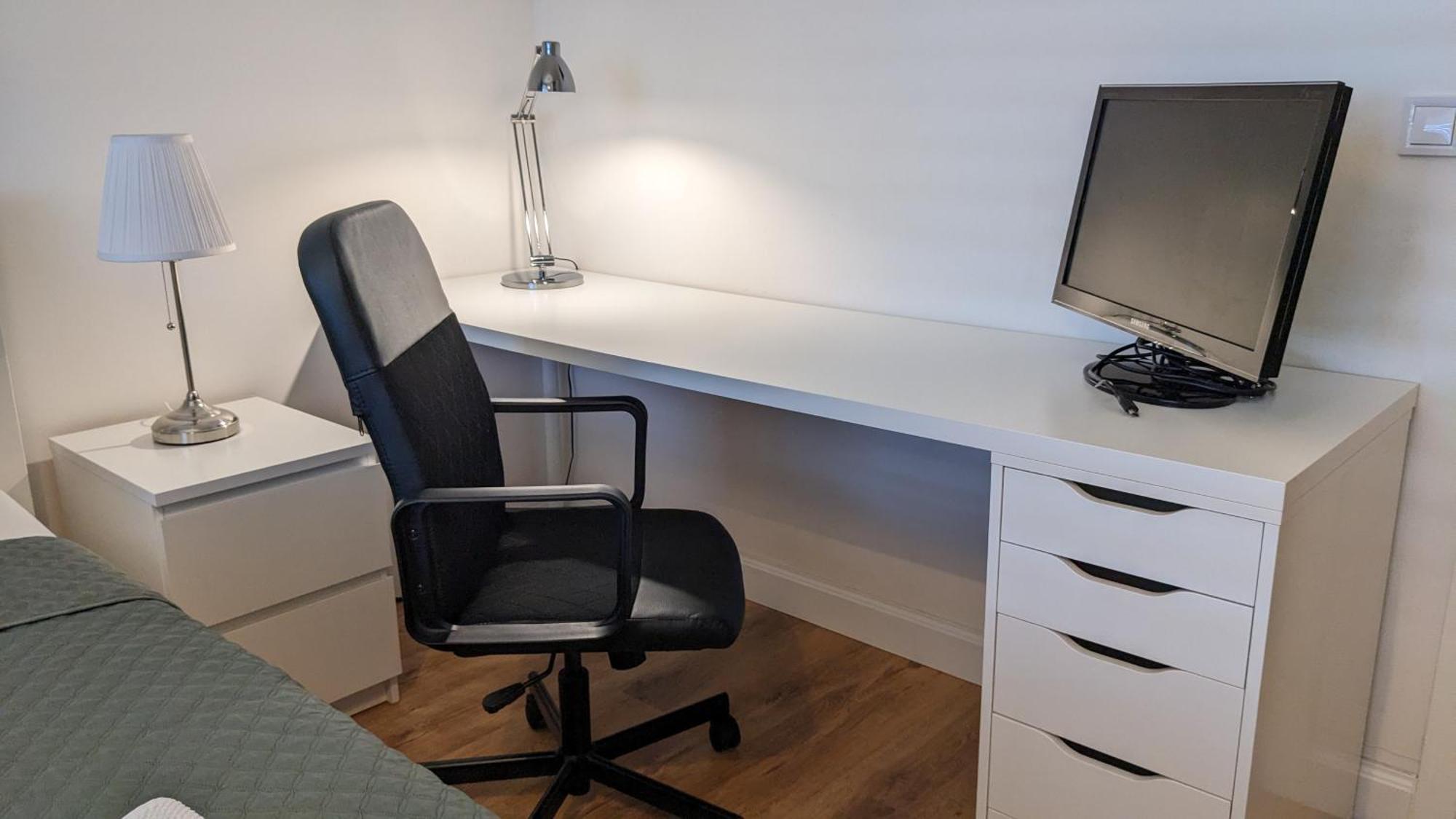 E1 Luxury Oldtown Apt - 2X Parking, Foodstore, Pcscreen, Netflix, Unlimited Music, Crib, Babychair, Fastwifi, Aircon Кошице Экстерьер фото